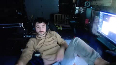 Snapshot of scotchthecat chatting on 12/08/24, 10:03 Sup online show from 12/08/24, 10:03