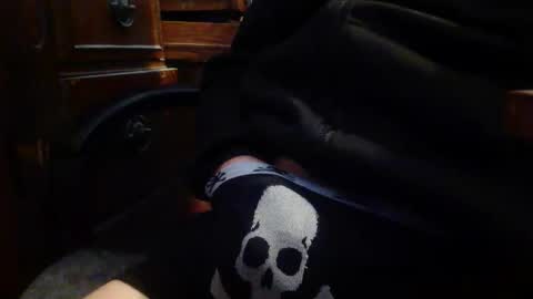 Snapshot of scott01092463171 chatting on 12/16/25, 01:16 Goth witch69 online show from 12/16/25, 01:16