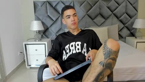 Snapshot of scott_knight chatting on 02/21/25, 01:00 Scot online show from 02/21/25, 01:00