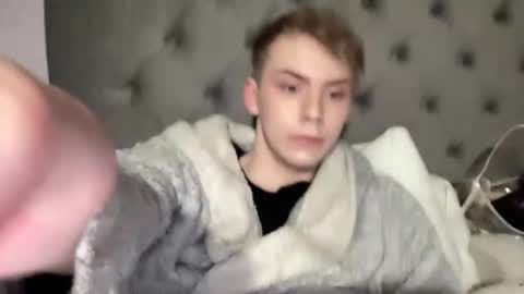 Snapshot of scottish_twink01 chatting on 12/19/24, 01:07 danny online show from 12/19/24, 01:07