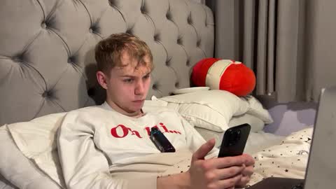 Snapshot of scottish_twink01 chatting on 12/21/24, 01:15 danny online show from 12/21/24, 01:15