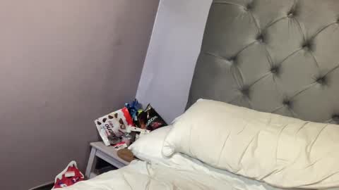 Snapshot of scottish_twink01 chatting on 12/22/24, 01:23 danny online show from 12/22/24, 01:23