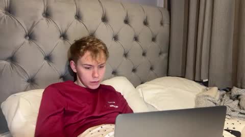 Snapshot of scottish_twink01 chatting on 12/25/24, 01:31 danny online show from 12/25/24, 01:31