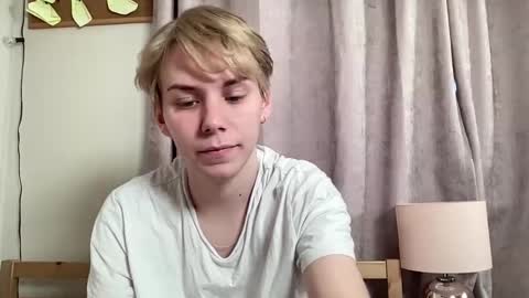 Snapshot of scottish_twink01 chatting on 09/22/25, 04:09 danny online show from 09/22/25, 04:09