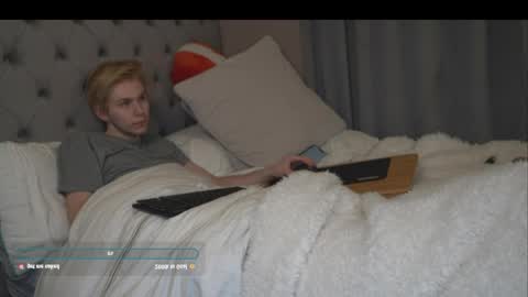 Snapshot of scottish_twink01 chatting on 03/06/26, 04:42 danny online show from 03/06/26, 04:42