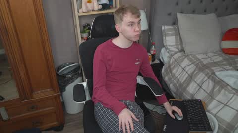 Snapshot of scottish_twink01 chatting on 03/28/26, 10:09 danny online show from 03/28/26, 10:09