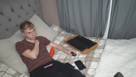 Snapshot of scottish_twink01 chatting on 03/29/26, 11:38 danny online show from 03/29/26, 11:38