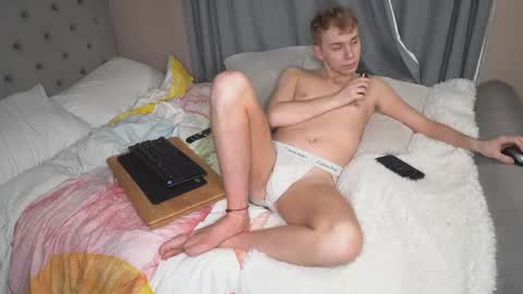 Snapshot of scottish_twink01 chatting on 04/12/26, 07:19 danny online show from 04/12/26, 07:19