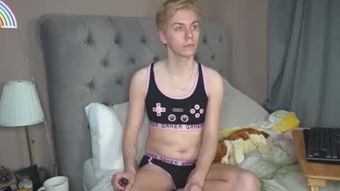 Snapshot of scottish_twink01 chatting on 04/16/26, 09:15 danny online show from 04/16/26, 09:15