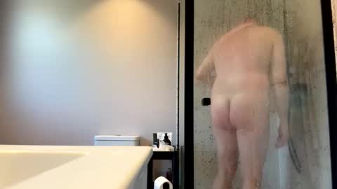 Snapshot of scottric chatting on 10/12/25, 10:36 SexyDaddy online show from 10/12/25, 10:36