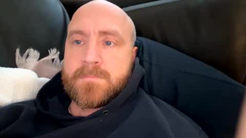 Snapshot of scottric chatting on 12/15/25, 09:57 SexyDaddy online show from 12/15/25, 09:57