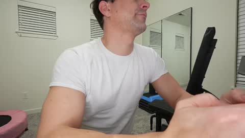 Snapshot of scottybeam chatting on 12/18/24, 04:20 Scotty online show from 12/18/24, 04:20