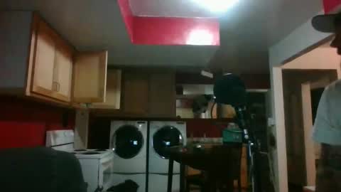 Snapshot of screwnutandbolte chatting on 12/16/25, 03:55 screwnutandbolte online show from 12/16/25, 03:55