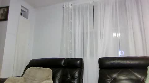 Snapshot of sdawg2xx chatting on 12/21/25, 06:20 sdawg2xx online show from 12/21/25, 06:20