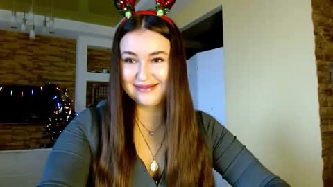 Snapshot of sea_cocktail chatting on 12/16/25, 07:57 Elizabeth online show from 12/16/25, 07:57