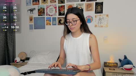 Aria Independent model online show from 12/17/24, 04:34