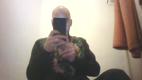 Snapshot of sean20775 chatting on 10/11/25, 06:39 Sean online show from 10/11/25, 06:39