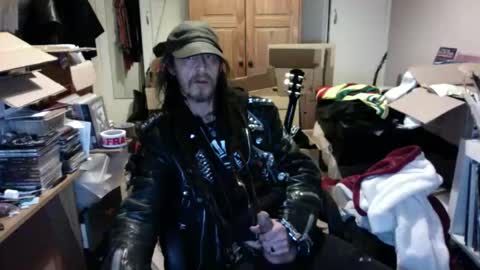 Snapshot of seasidesteve71 chatting on 04/27/26, 01:36 seasidesteve71 online show from 04/27/26, 01:36