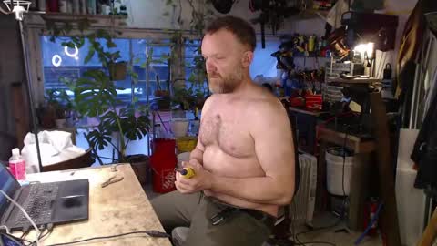 Snapshot of seattlemanwhore chatting on 04/19/26, 02:05 Seattlemanwhore online show from 04/19/26, 02:05