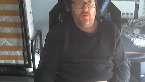 Snapshot of seba881975 chatting on 11/17/25, 02:23 Sba Fr online show from 11/17/25, 02:23