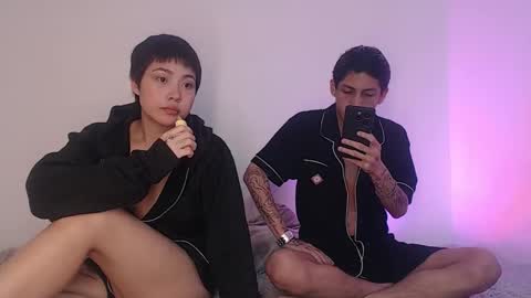 Snapshot of sebas_and_mila chatting on 10/22/25, 11:21  CAMILA Y SEBASTIAN online show from 10/22/25, 11:21