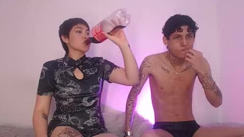 Snapshot of sebas_and_mila chatting on 10/24/25, 09:28  CAMILA Y SEBASTIAN online show from 10/24/25, 09:28