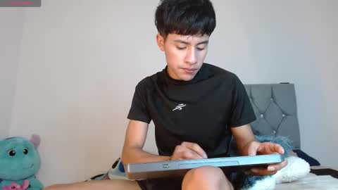 sebas_fire4 online show from 05/19/26, 11:11