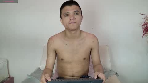 Snapshot of sebas_n_aly chatting on 02/21/26, 03:40 ely online show from 02/21/26, 03:40