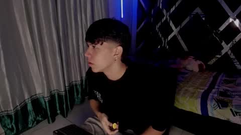 sebas_pretty7 online show from 12/19/25, 12:23