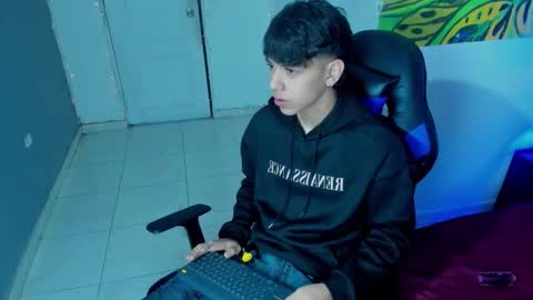 sebas_pretty7 online show from 12/21/25, 12:34