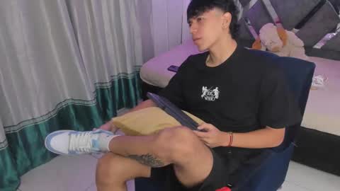 sebas_pretty7 online show from 03/25/26, 12:44