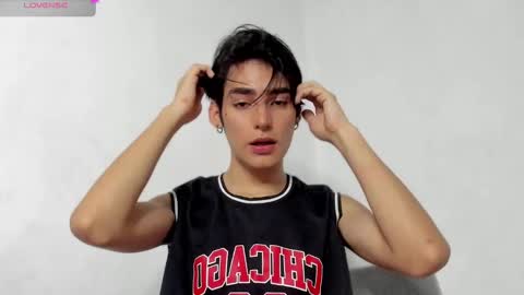 Snapshot of sebas_rosse chatting on 12/15/24, 12:18 sebastian online show from 12/15/24, 12:18