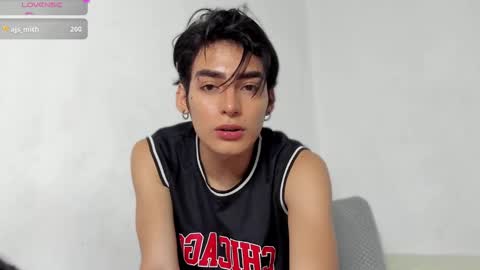 Snapshot of sebas_rosse chatting on 12/15/24, 03:34 sebastian online show from 12/15/24, 03:34