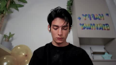 Snapshot of sebas_rosse chatting on 12/23/24, 03:18 sebastian online show from 12/23/24, 03:18