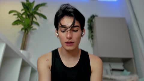 Snapshot of sebas_rosse chatting on 01/07/25, 01:38 sebastian online show from 01/07/25, 01:38