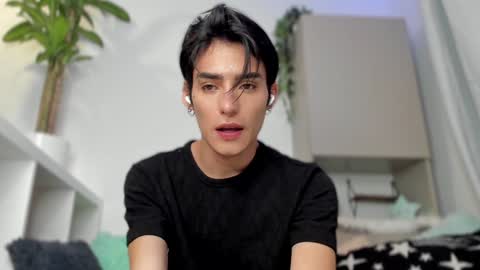 Snapshot of sebas_rosse chatting on 01/08/25, 03:19 sebastian online show from 01/08/25, 03:19