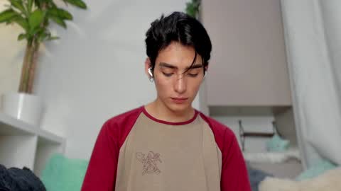 Snapshot of sebas_rosse chatting on 01/10/25, 04:01 sebastian online show from 01/10/25, 04:01