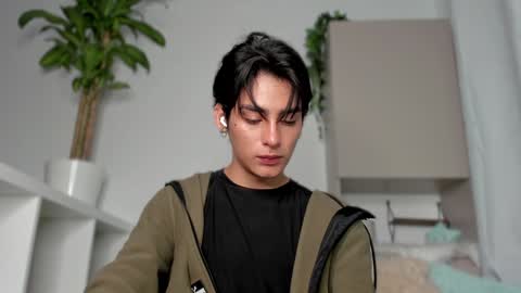 Snapshot of sebas_rosse chatting on 01/26/25, 05:56 sebastian online show from 01/26/25, 05:56