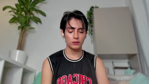 Snapshot of sebas_rosse chatting on 01/28/25, 05:32 sebastian online show from 01/28/25, 05:32