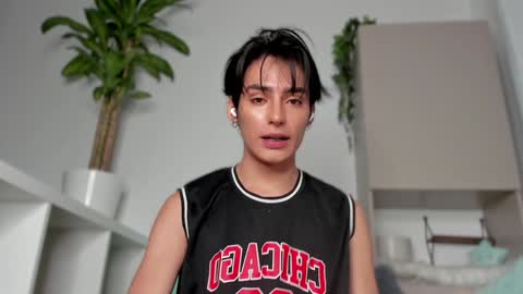 Snapshot of sebas_rosse chatting on 01/28/25, 08:36 sebastian online show from 01/28/25, 08:36