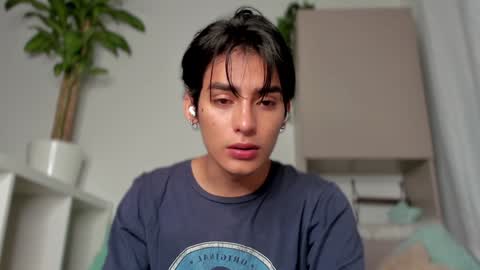 Snapshot of sebas_rosse chatting on 01/29/25, 05:19 sebastian online show from 01/29/25, 05:19