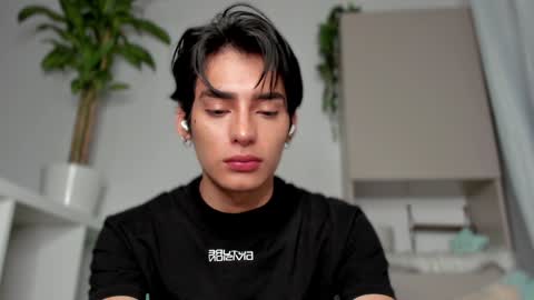 Snapshot of sebas_rosse chatting on 01/30/25, 07:39 sebastian online show from 01/30/25, 07:39