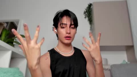 Snapshot of sebas_rosse chatting on 02/12/25, 12:05 sebastian online show from 02/12/25, 12:05