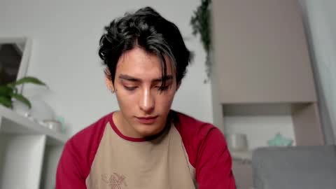 Snapshot of sebas_rosse chatting on 02/13/25, 01:50 sebastian online show from 02/13/25, 01:50