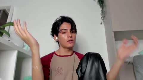 Snapshot of sebas_rosse chatting on 02/13/25, 04:54 sebastian online show from 02/13/25, 04:54