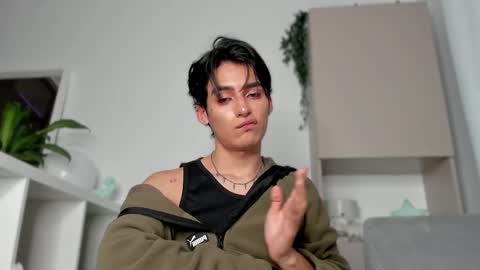 Snapshot of sebas_rosse chatting on 02/15/25, 12:59 sebastian online show from 02/15/25, 12:59