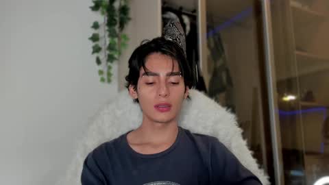 Snapshot of sebas_rosse chatting on 03/08/25, 02:01 sebastian online show from 03/08/25, 02:01