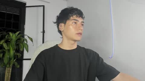 Snapshot of sebas_rosse chatting on 09/22/25, 11:07 sebastian online show from 09/22/25, 11:07