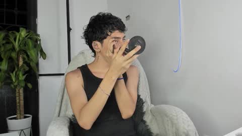 Snapshot of sebas_rosse chatting on 09/27/25, 11:21 sebastian online show from 09/27/25, 11:21