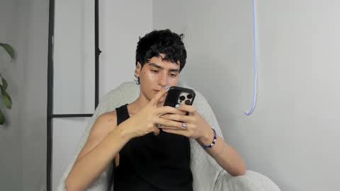 Snapshot of sebas_rosse chatting on 09/30/25, 12:15 sebastian online show from 09/30/25, 12:15